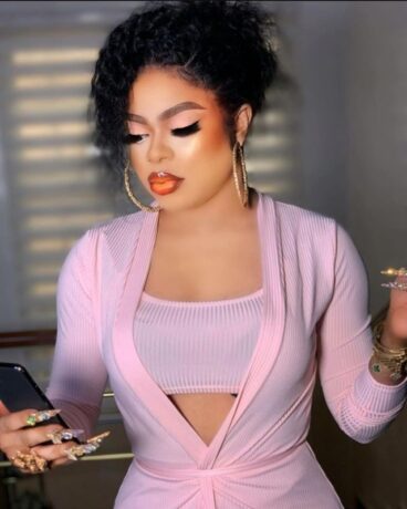 “Come and marry me Oba” – Moment Bobrisky shoots her shot at Oba of Benin after entering the city (Video)