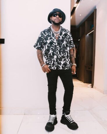   "I’m buying three new houses, five more cars, and a private jet in 2022" — Singer, Davido reveals (video)  "I’m buying three new houses, five more cars, and a private jet in 2022" — Singer, Davido reveals (video)