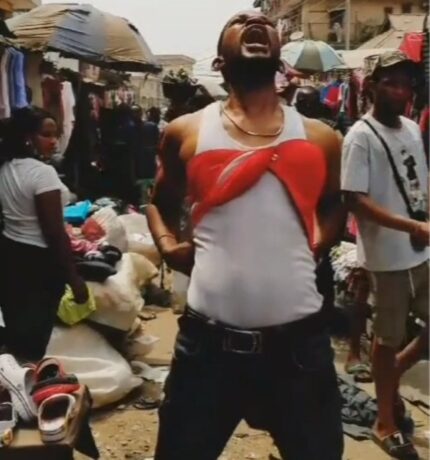 Uche Maduagwu creates a scene at a crowded market as he demands Igbo presidency in 2023 (video)