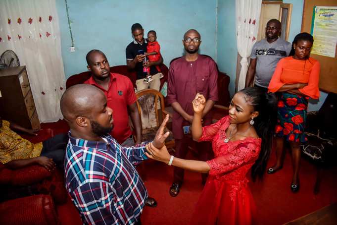 “Wedding is not expensive, na you wan impress village people” – Lady says as she shares photos from her simple wedding