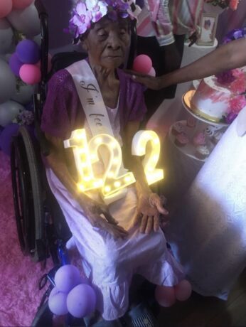 Family celebrates great grandma on her 122nd birthday (Photos)