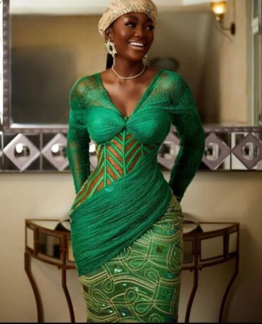 Latest, stunning and elegant Asoebi styles for slaying Fashionistas
