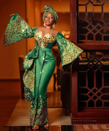 Latest, stunning and elegant Asoebi styles for slaying Fashionistas